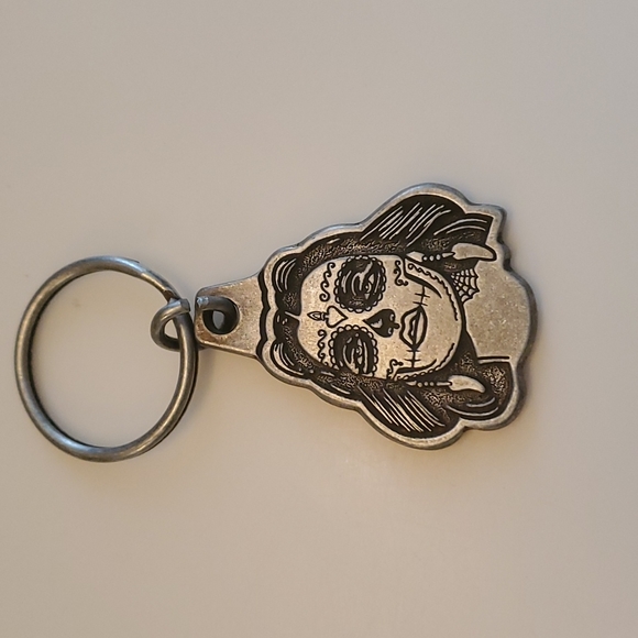 Dia de Los Muertos Queen Keychain - Picture 1 of 3
